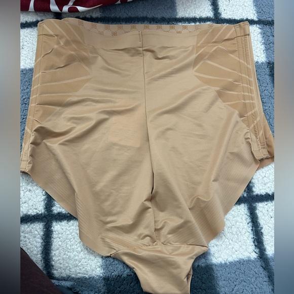 Honeylove ShadowSculpt High-Waist Brief color Sand or Toffee. Women’s size 1X - Picture 2 of 5